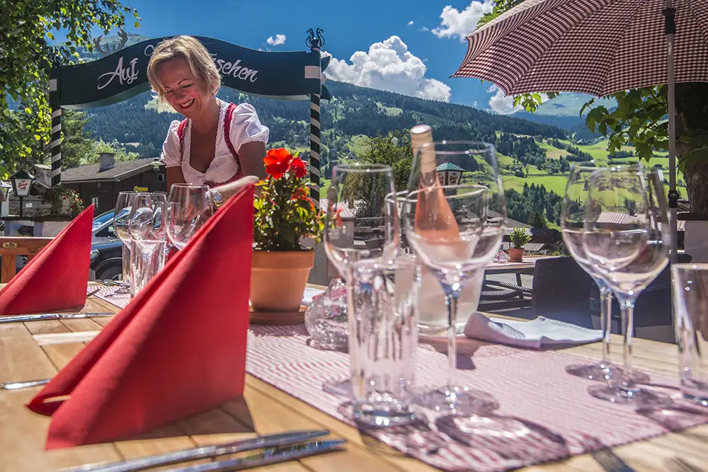 Restaurant Ortenstein mit gemütlichen Gastgarten