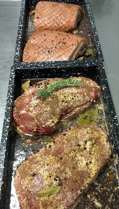 jeden Sonntag ofenfrischer Schweinebraten